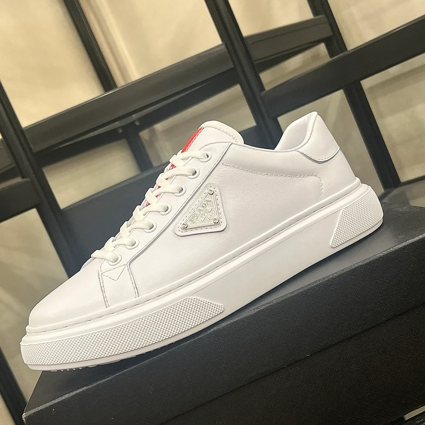 Men's shoes💰440 Prada/Prada Men's new casual shoes, this upper is made of imported calfskin + sheep lining! The outside is decorated with the P family's classic metal triangle enamel logo, and the outsole is made of non-slip sports foam ultra-light outsole, which feels good on the feet and is a fashionable and fashionable item!  Size: 38-44 (45 customized)